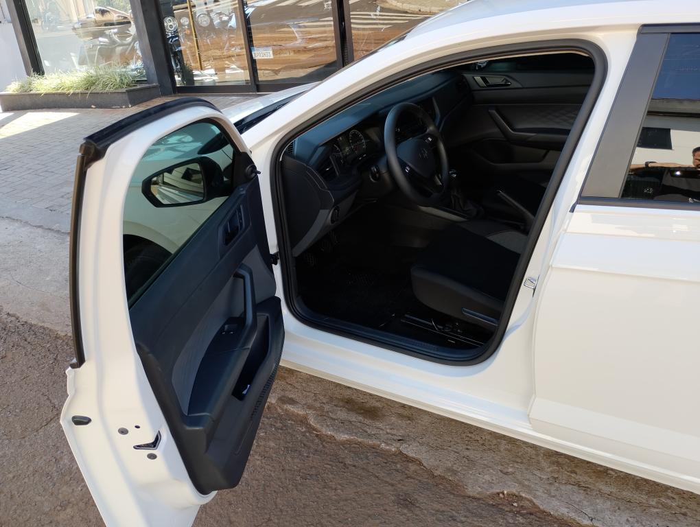 VOLKSWAGEN Polo Hatch - Foto