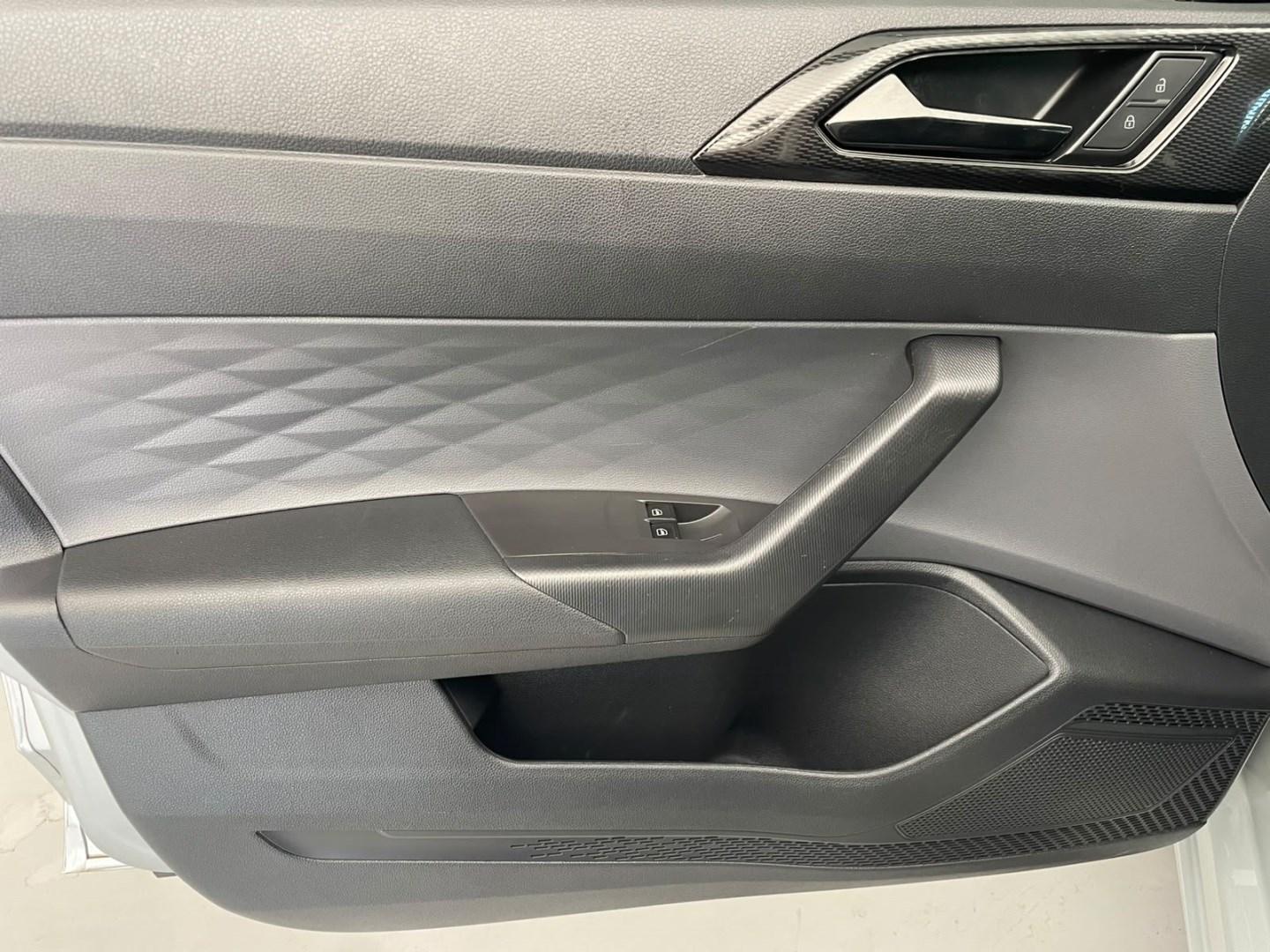 VOLKSWAGEN Polo Hatch - Foto
