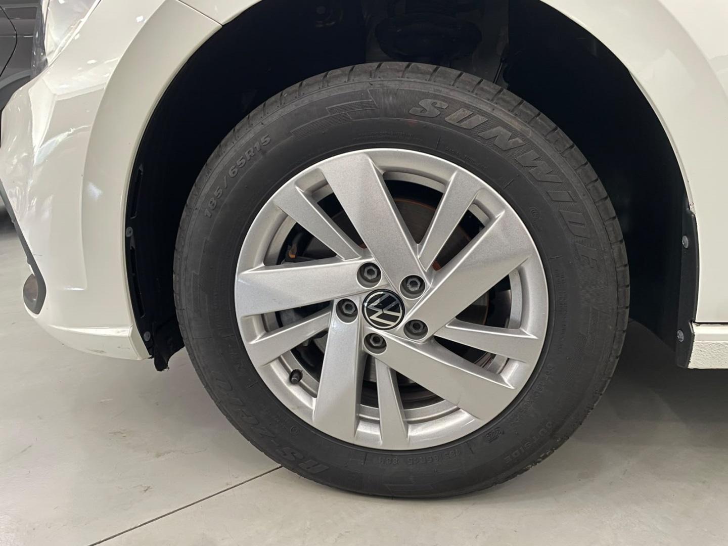 VOLKSWAGEN Polo Hatch - Foto