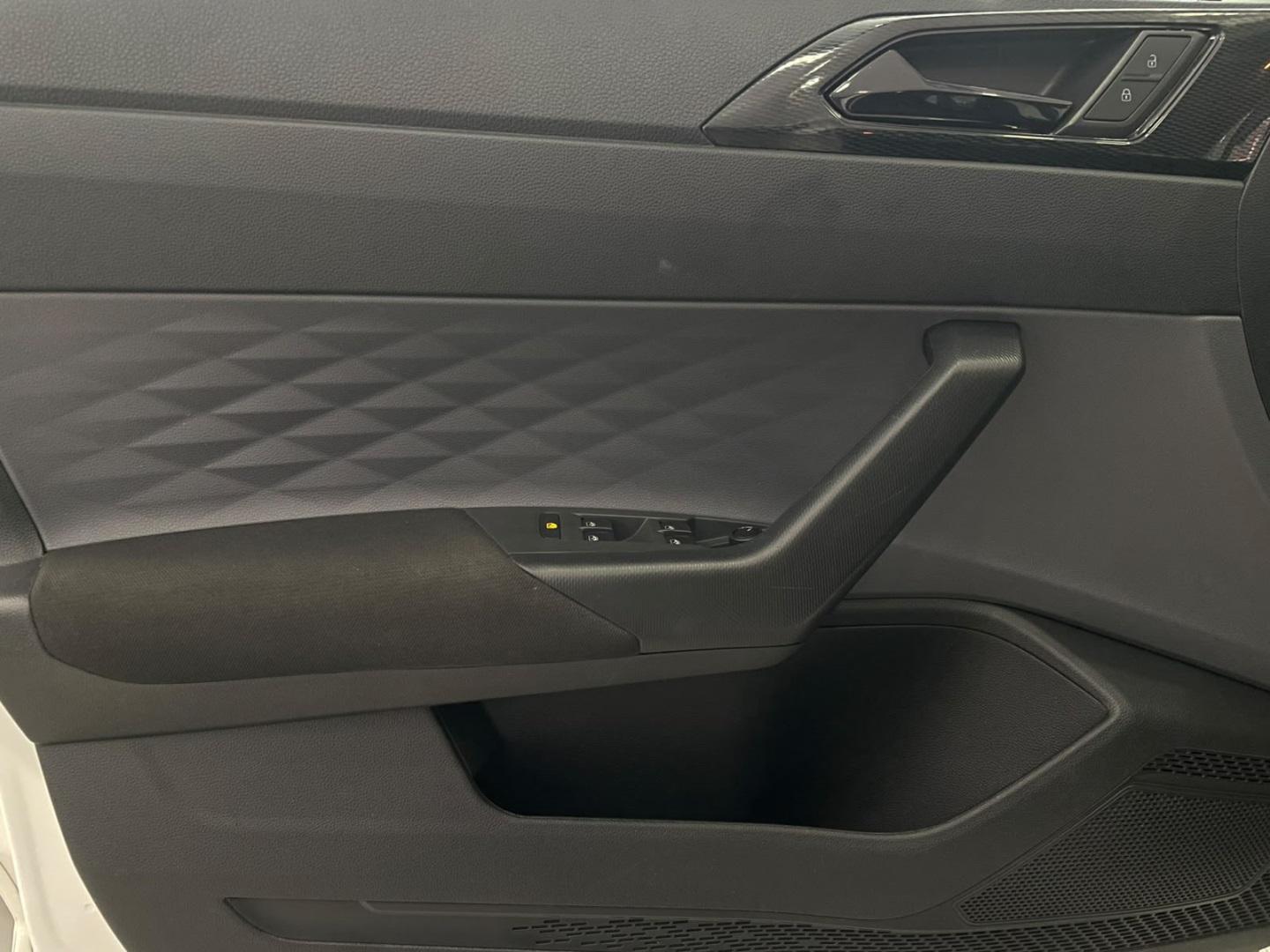 VOLKSWAGEN Polo Hatch - Foto
