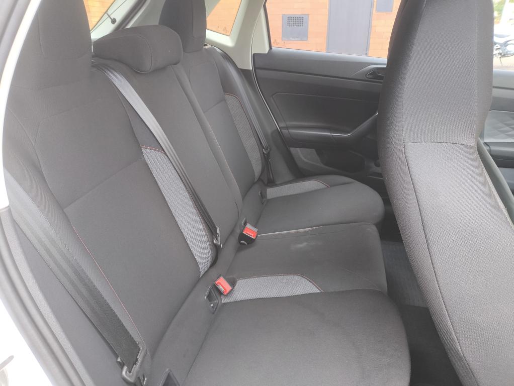 VOLKSWAGEN Polo Hatch - Foto