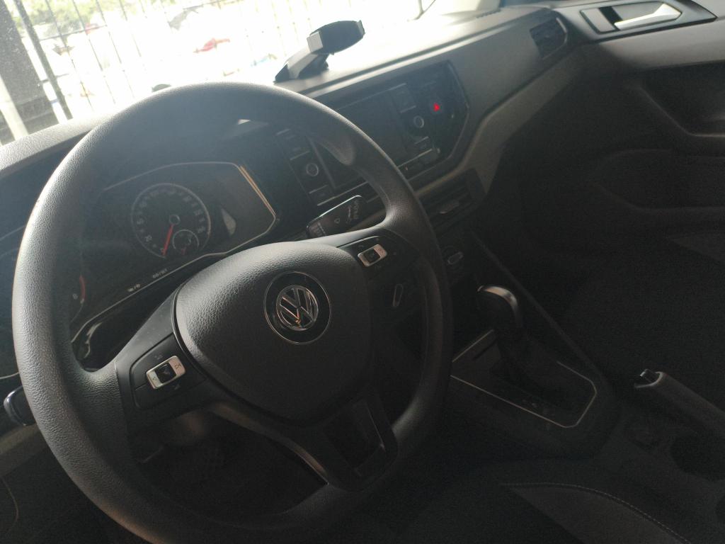 VOLKSWAGEN Polo Hatch - Foto