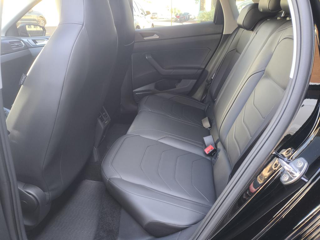 VOLKSWAGEN Polo Hatch - Foto