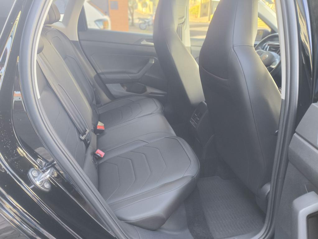 VOLKSWAGEN Polo Hatch - Foto