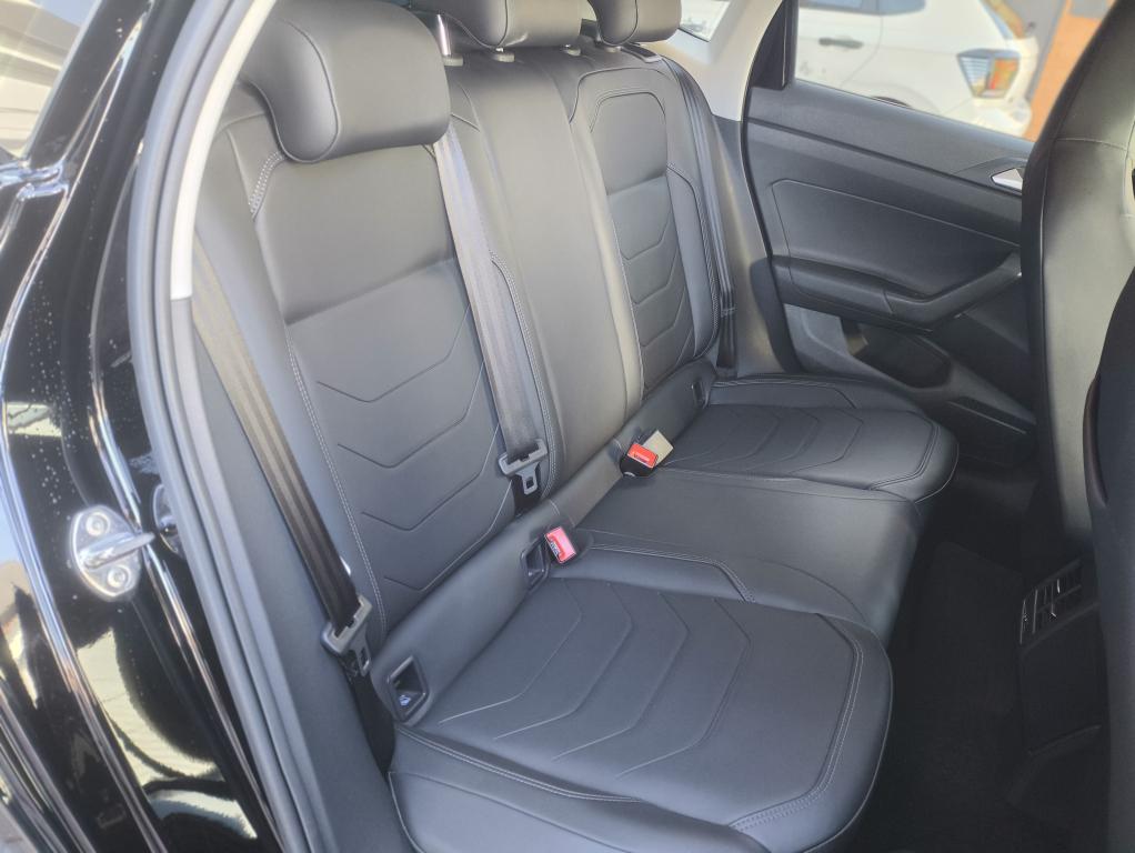 VOLKSWAGEN Polo Hatch - Foto