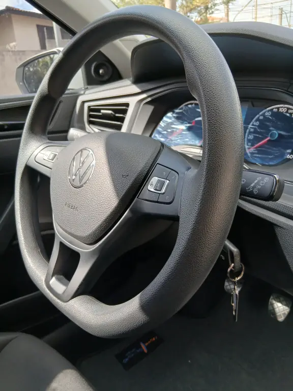 VOLKSWAGEN Polo Hatch - Foto