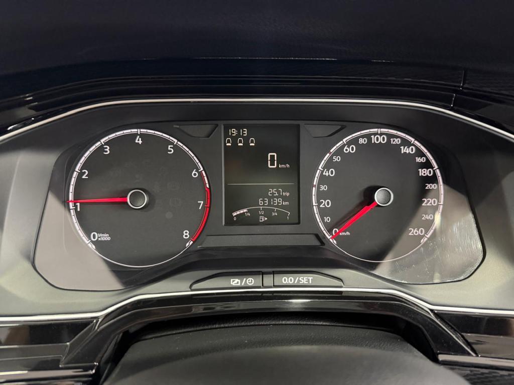 VOLKSWAGEN Polo Hatch - Foto