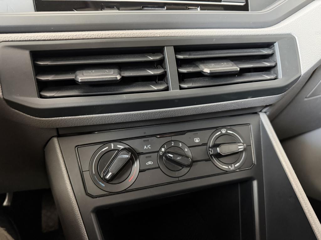 VOLKSWAGEN Polo Hatch - Foto