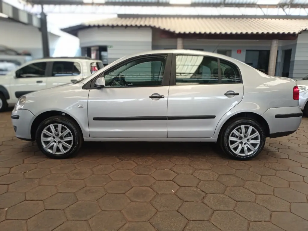 VOLKSWAGEN Polo Sedan - Foto