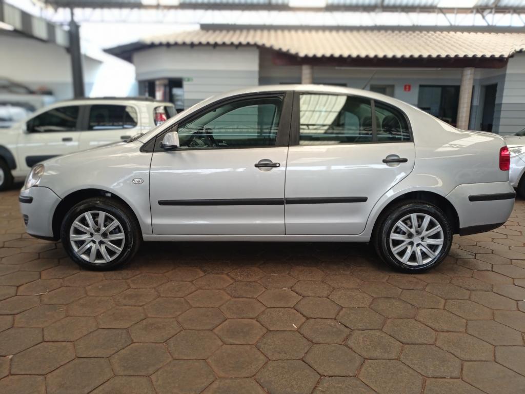 VOLKSWAGEN Polo Sedan - Foto
