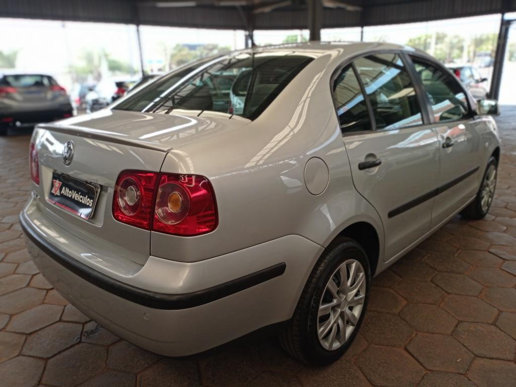 VOLKSWAGEN Polo Sedan - Foto