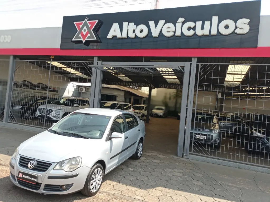 VOLKSWAGEN Polo Sedan - Foto