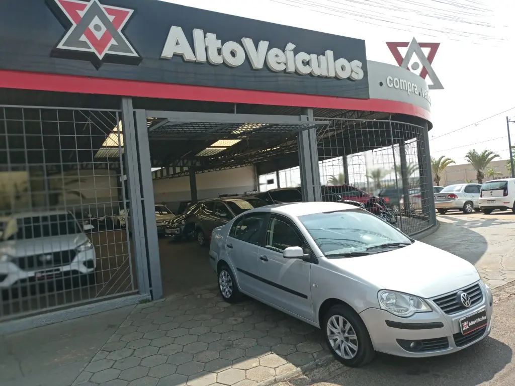 VOLKSWAGEN Polo Sedan - Foto