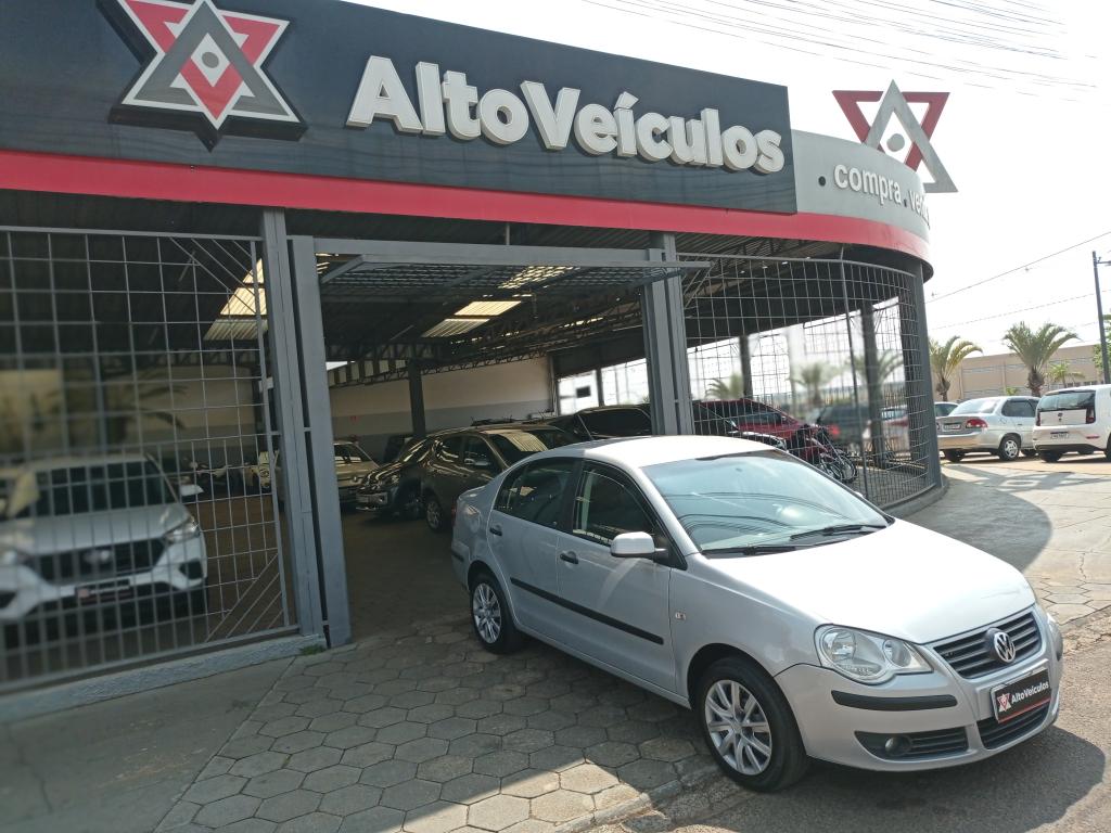 VOLKSWAGEN Polo Sedan - Foto