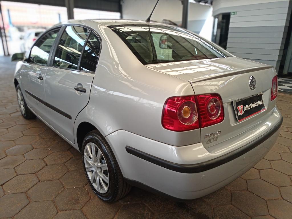 VOLKSWAGEN Polo Sedan - Foto