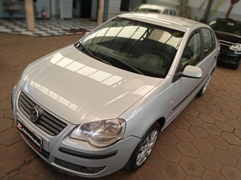 VOLKSWAGEN Polo Sedan - Foto