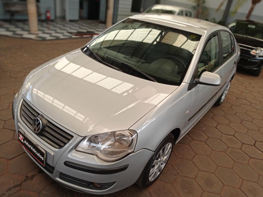 VOLKSWAGEN Polo Sedan - Foto