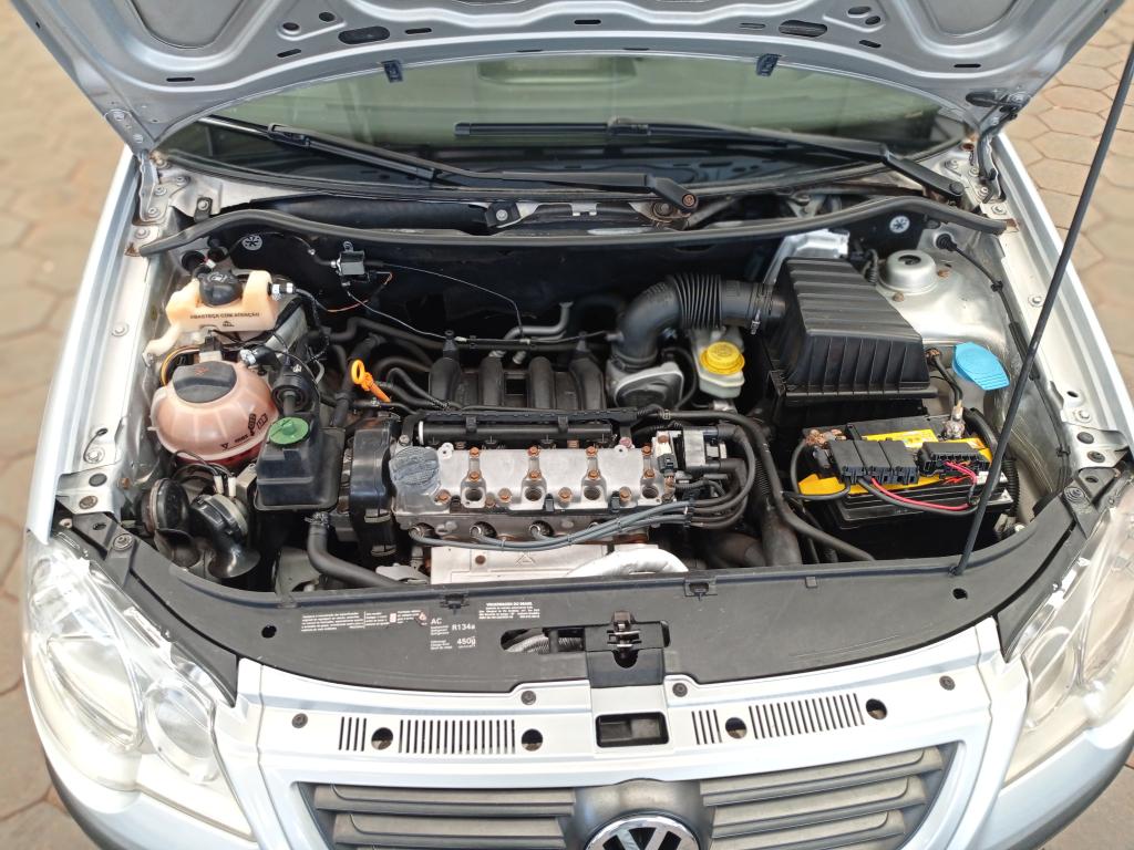 VOLKSWAGEN Polo Sedan - Foto