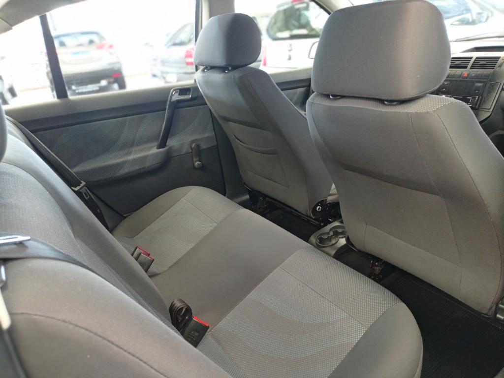 VOLKSWAGEN Polo Sedan - Foto