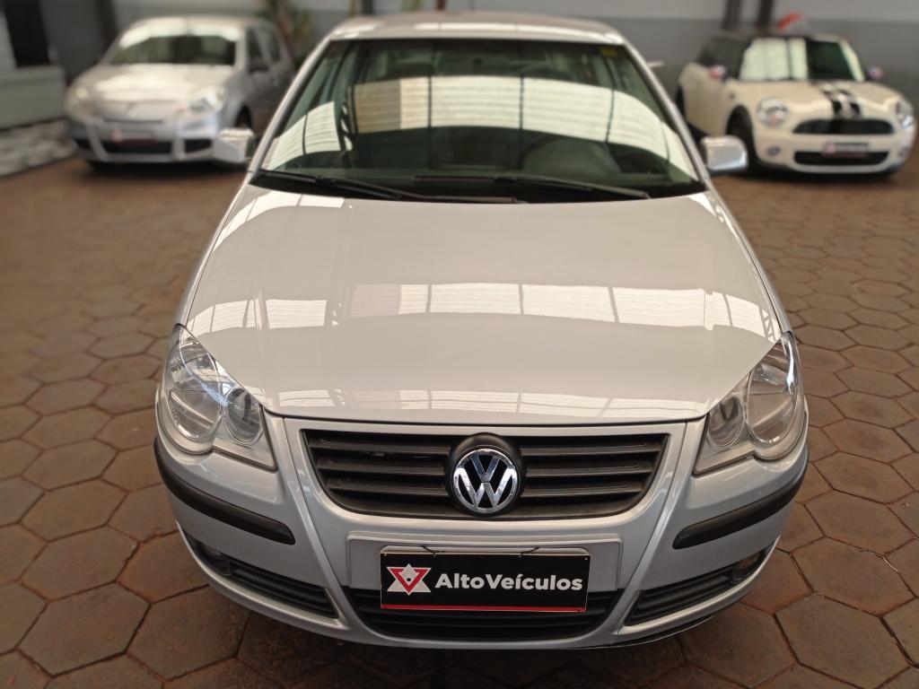VOLKSWAGEN Polo Sedan - Foto