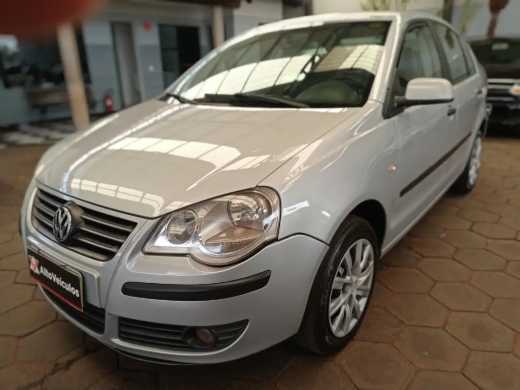 VOLKSWAGEN Polo Sedan - Foto