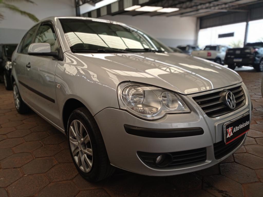 VOLKSWAGEN Polo Sedan - Foto