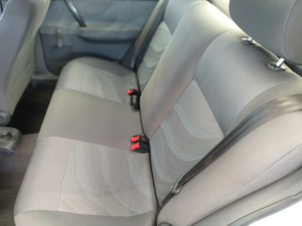 VOLKSWAGEN Polo Sedan - Foto