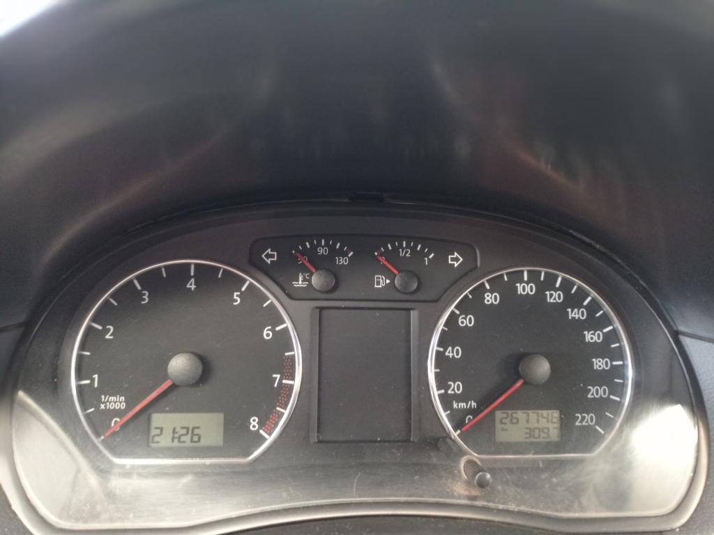 VOLKSWAGEN Polo Sedan - Foto