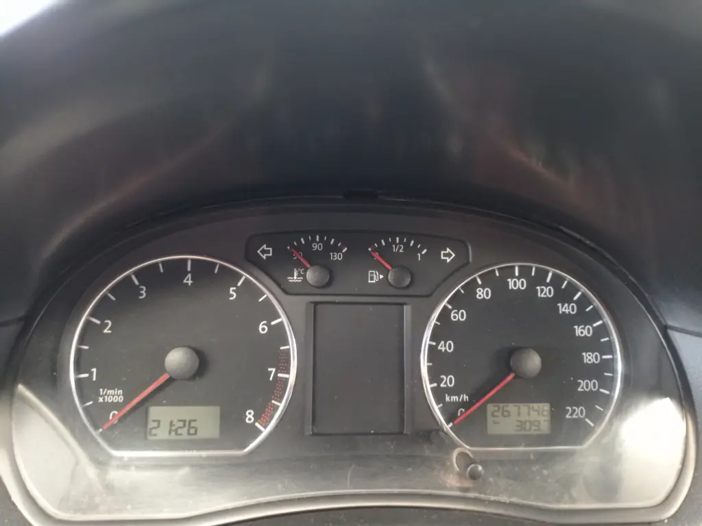 VOLKSWAGEN Polo Sedan - Foto