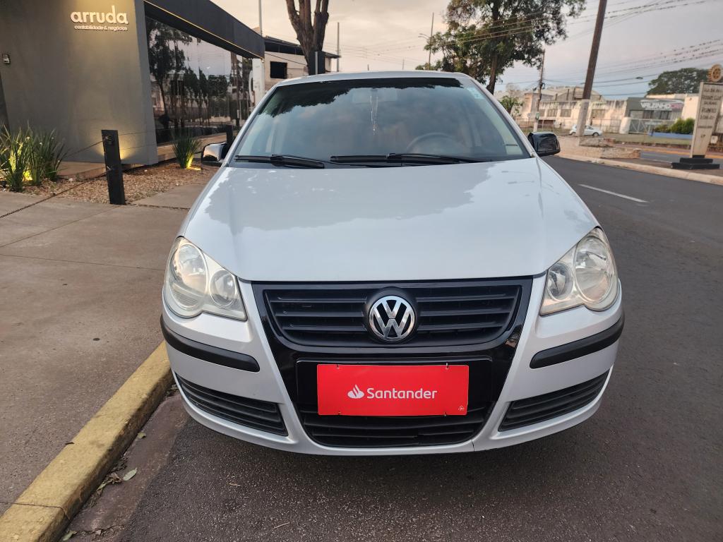 VOLKSWAGEN Polo Sedan - Foto