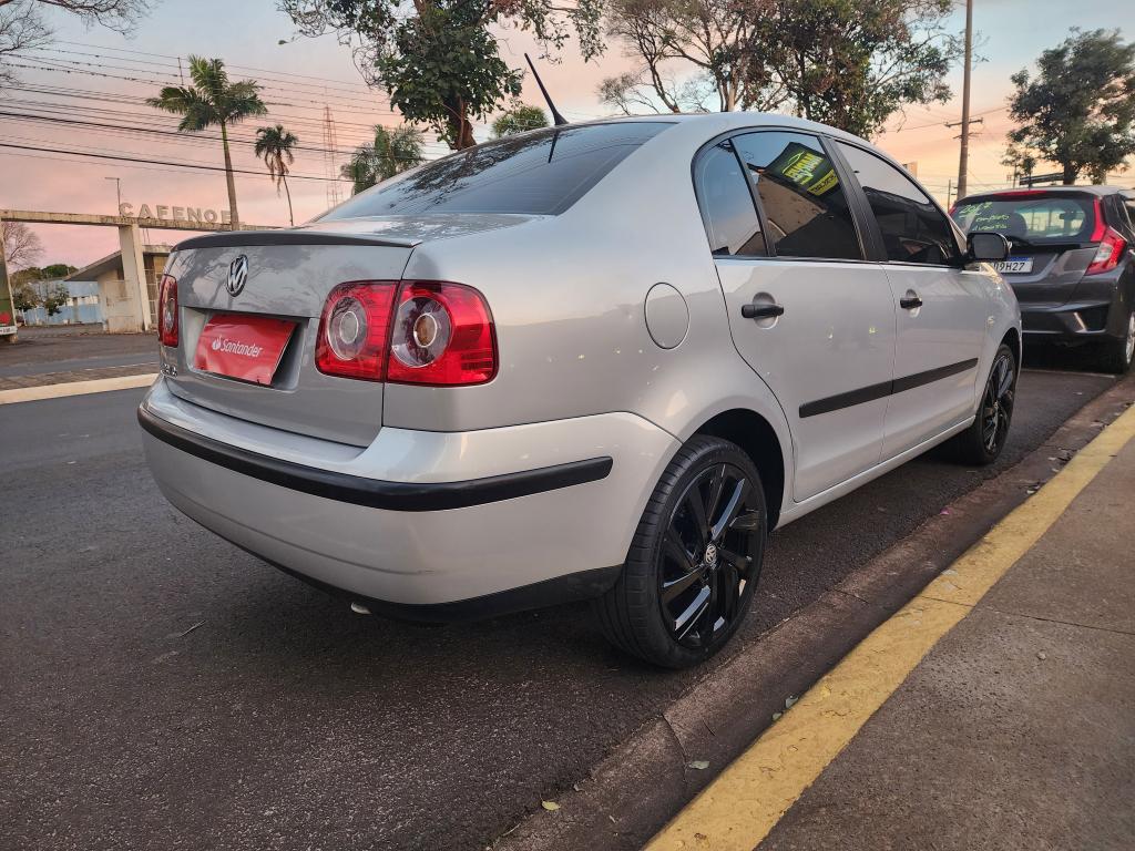 VOLKSWAGEN Polo Sedan - Foto