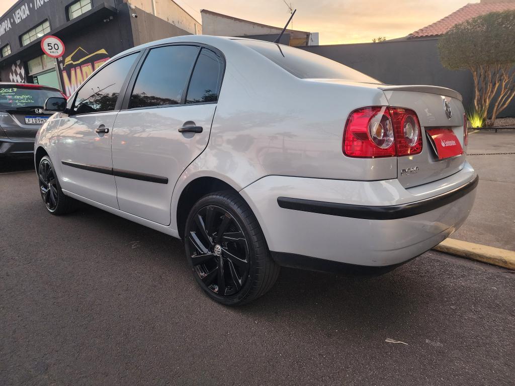 VOLKSWAGEN Polo Sedan - Foto