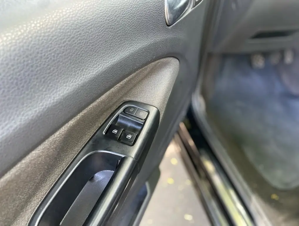 VOLKSWAGEN Saveiro - Foto