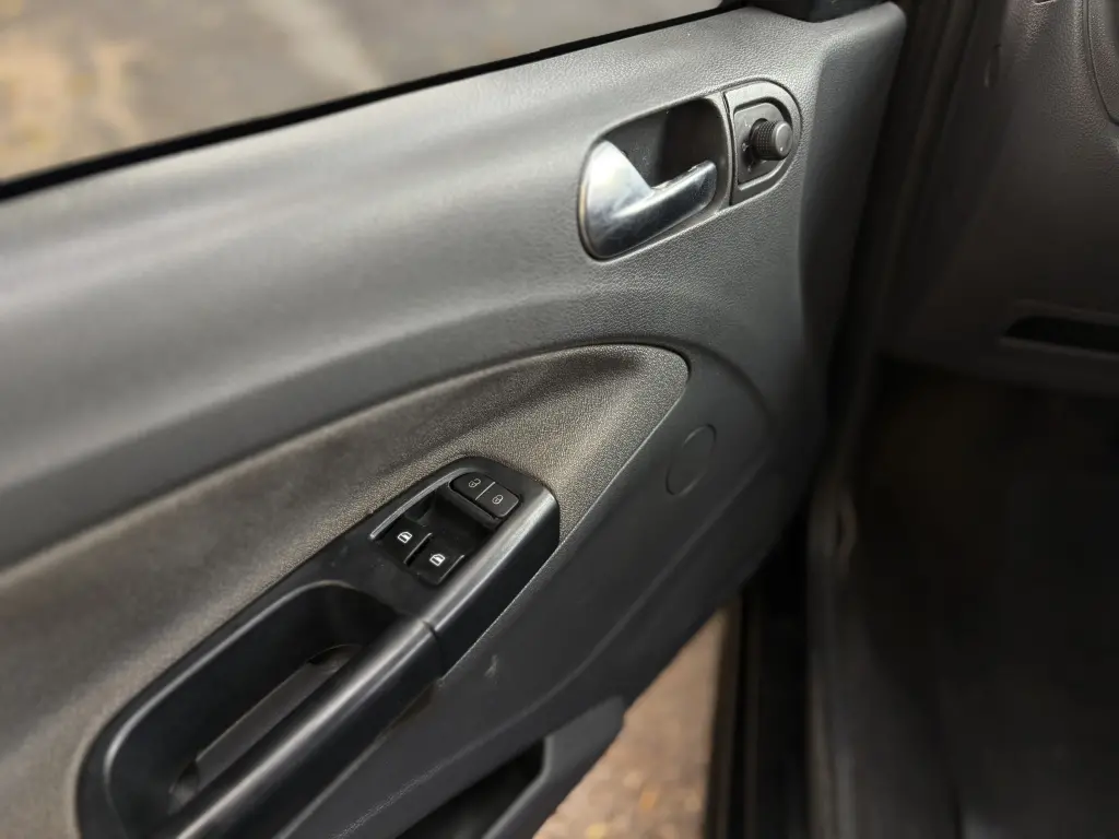 VOLKSWAGEN Saveiro - Foto