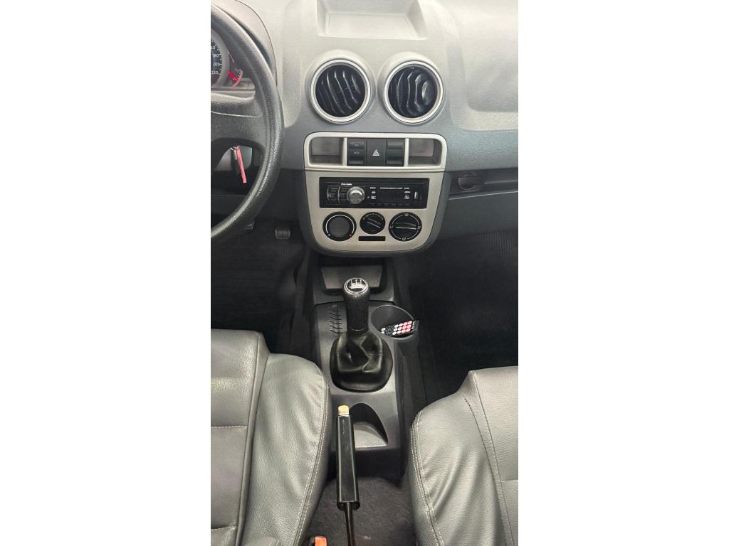 VOLKSWAGEN Saveiro - Foto