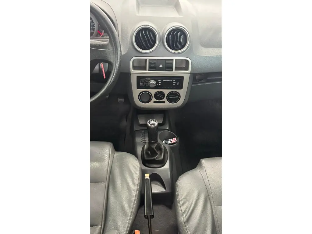 VOLKSWAGEN Saveiro - Foto