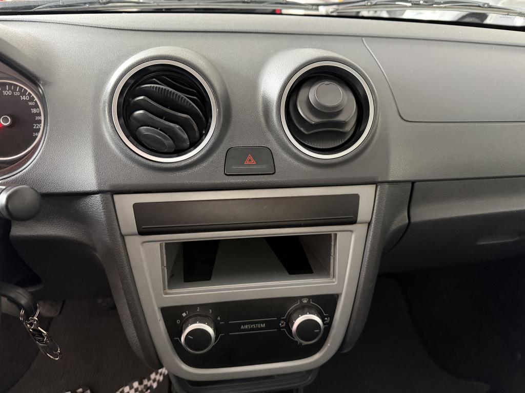 VOLKSWAGEN Saveiro - Foto