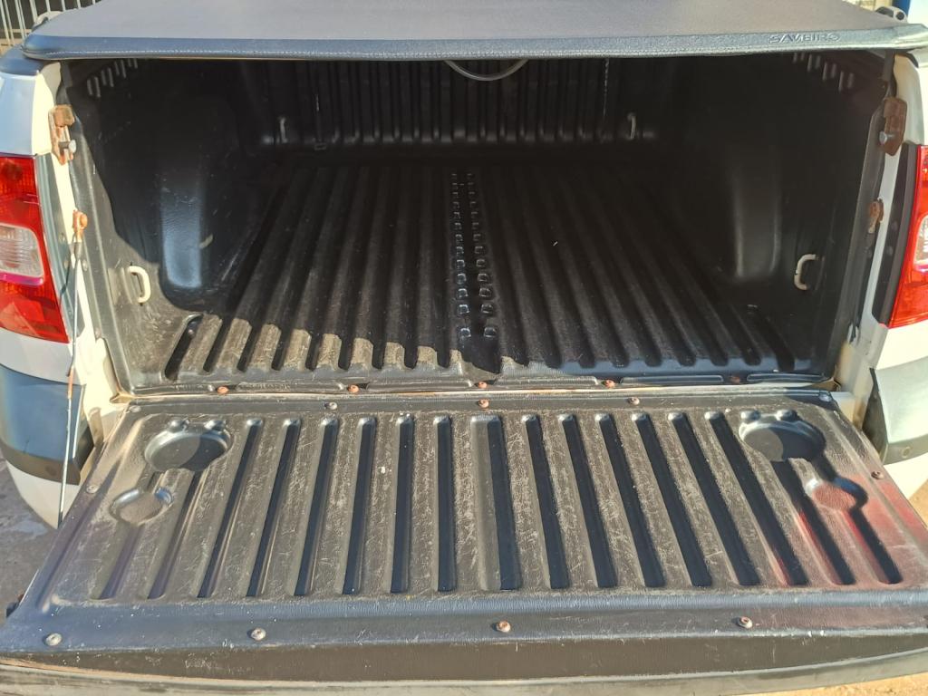 VOLKSWAGEN Saveiro - Foto