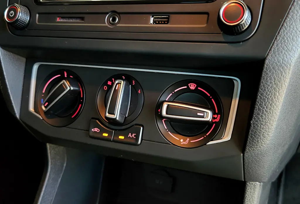 VOLKSWAGEN Saveiro - Foto