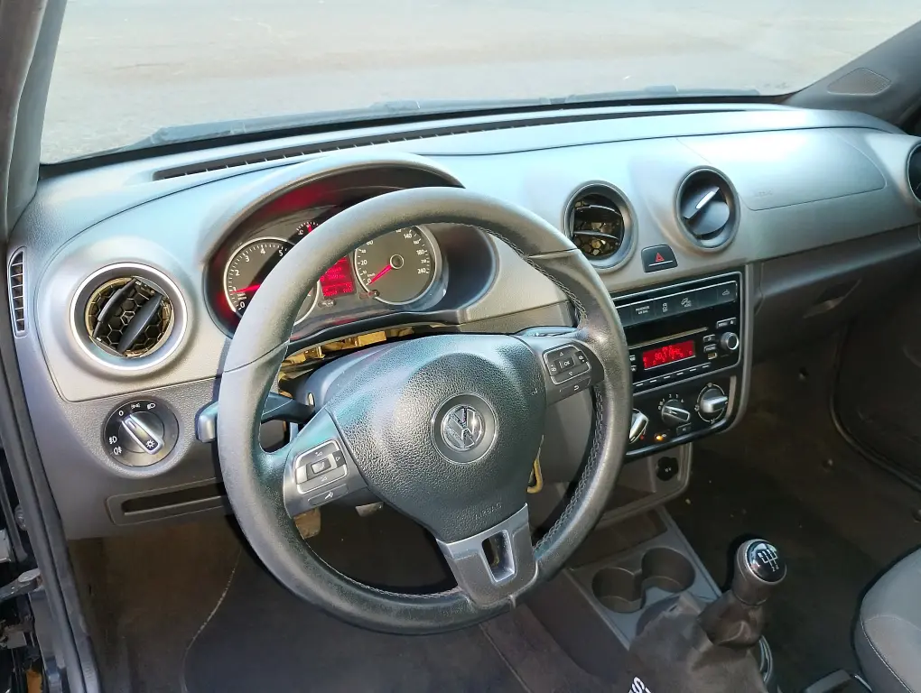 VOLKSWAGEN Saveiro - Foto