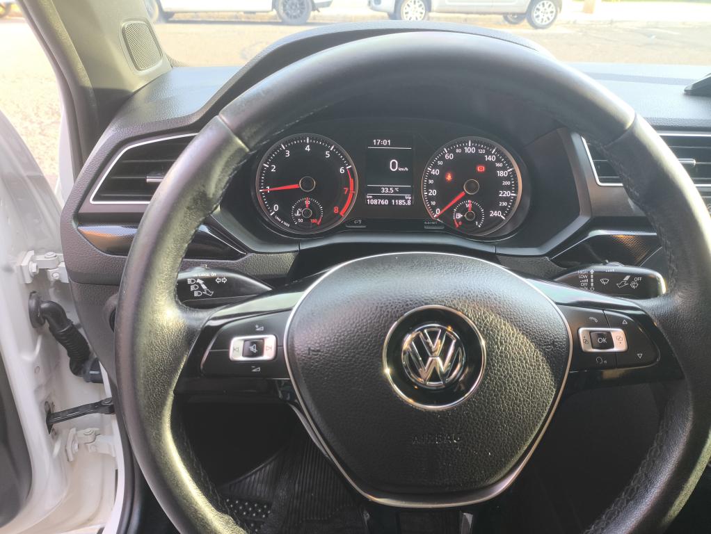 VOLKSWAGEN Saveiro - Foto