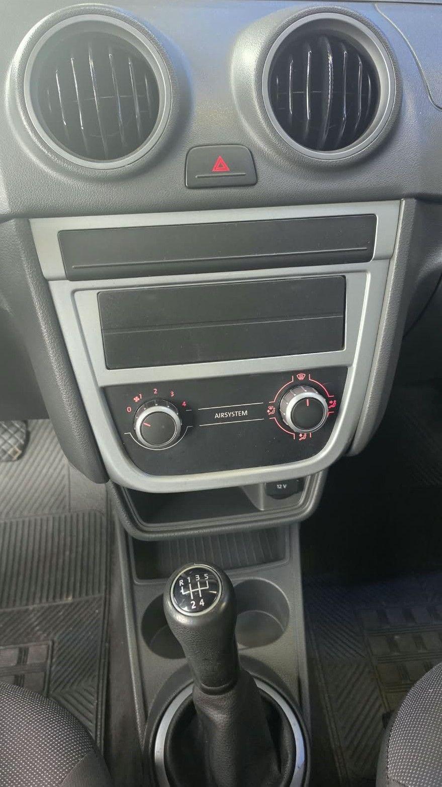 VOLKSWAGEN Saveiro - Foto