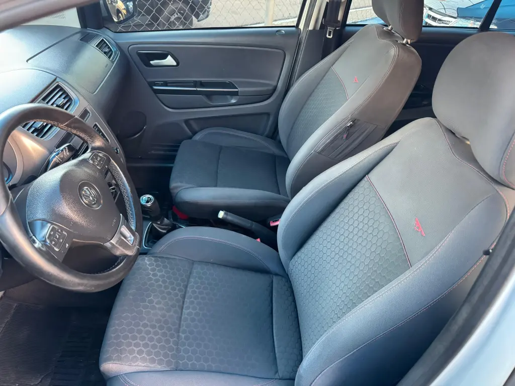 VOLKSWAGEN Space Cross - Foto