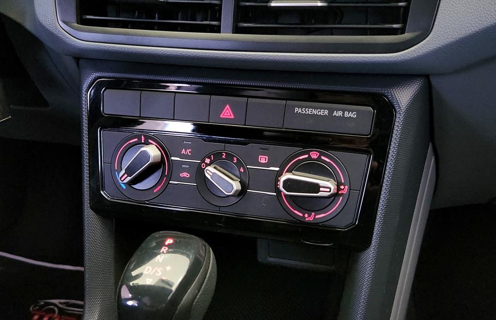 VOLKSWAGEN T-Cross - Foto