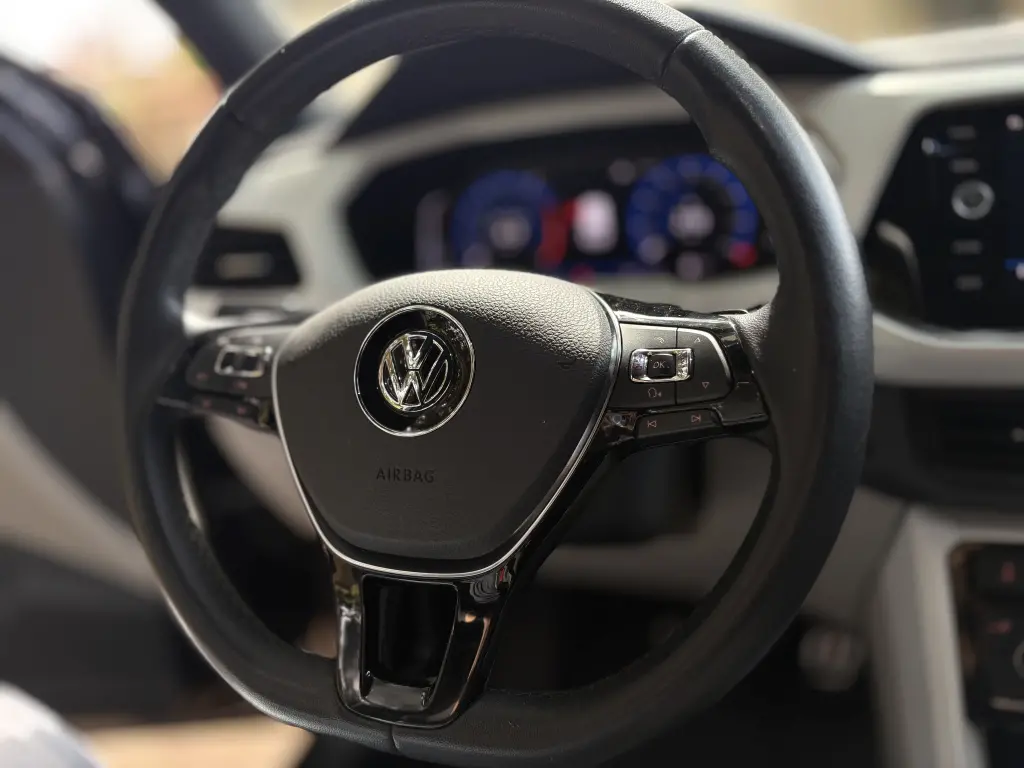 VOLKSWAGEN T-Cross - Foto