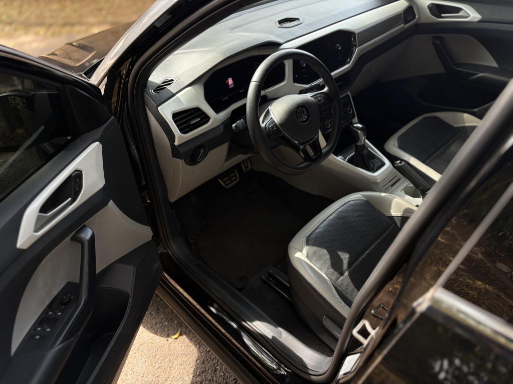 VOLKSWAGEN T-Cross - Foto