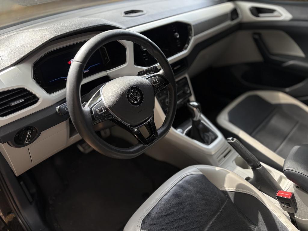 VOLKSWAGEN T-Cross - Foto