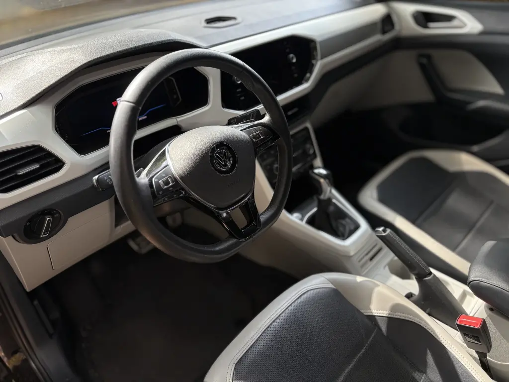 VOLKSWAGEN T-Cross - Foto