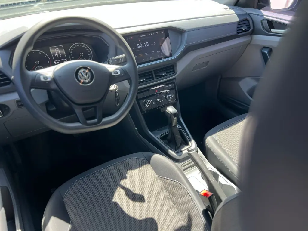 VOLKSWAGEN T-Cross - Foto