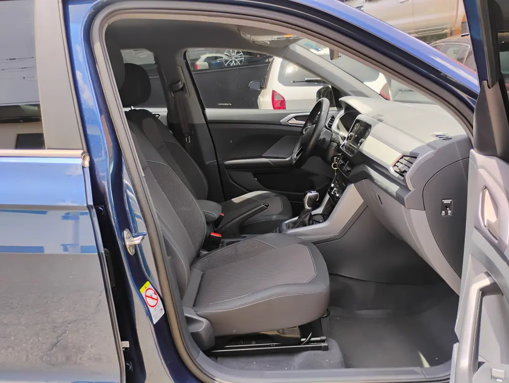 VOLKSWAGEN T-Cross - Foto